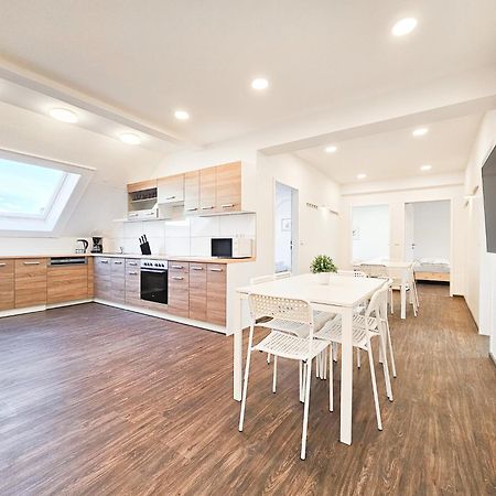 Raj Living - City Center Apartments With 5 Rooms - 10 Min Messe Dus デュッセルドルフ エクステリア 写真