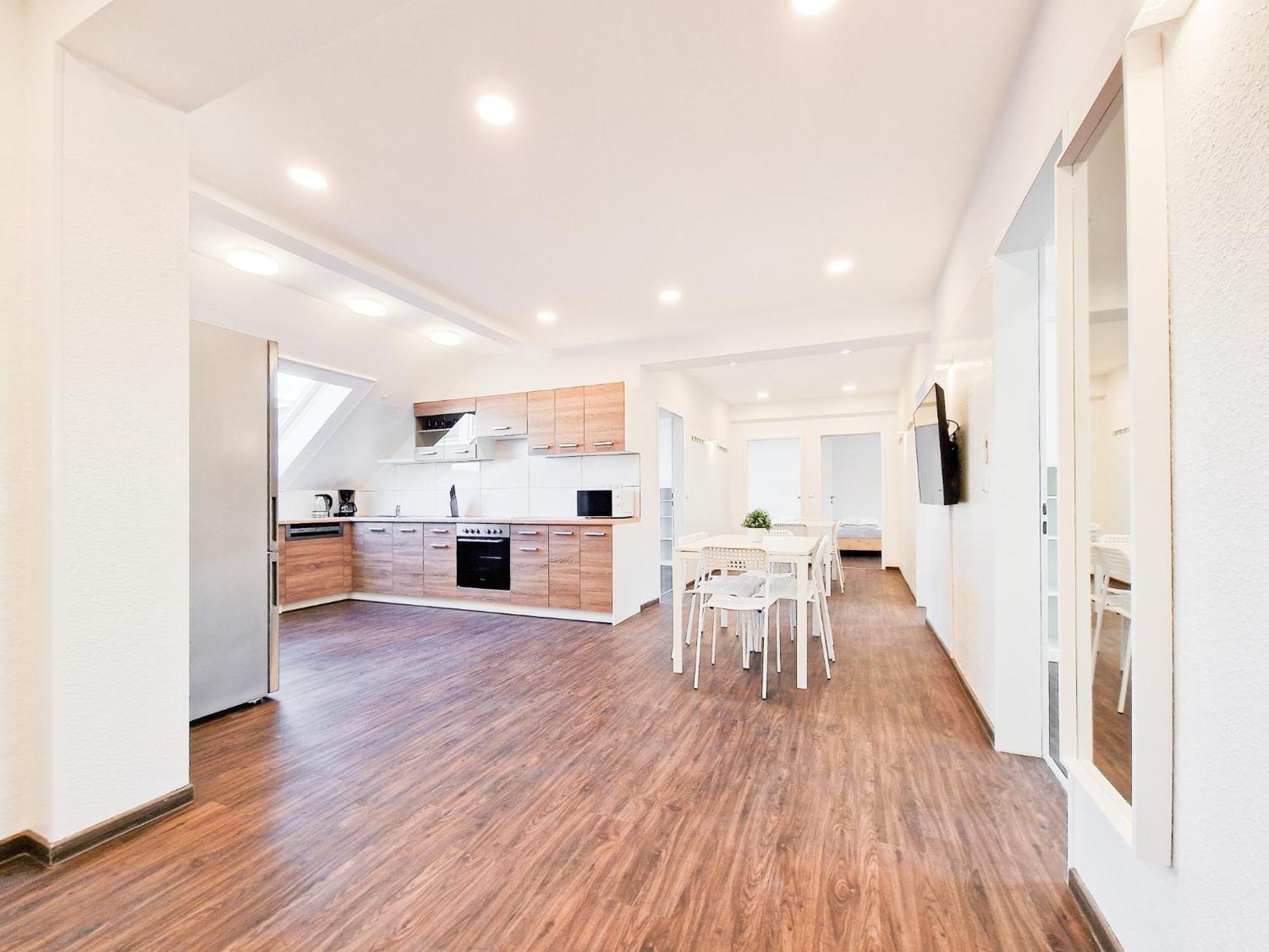 Raj Living - City Center Apartments With 5 Rooms - 10 Min Messe Dus デュッセルドルフ エクステリア 写真