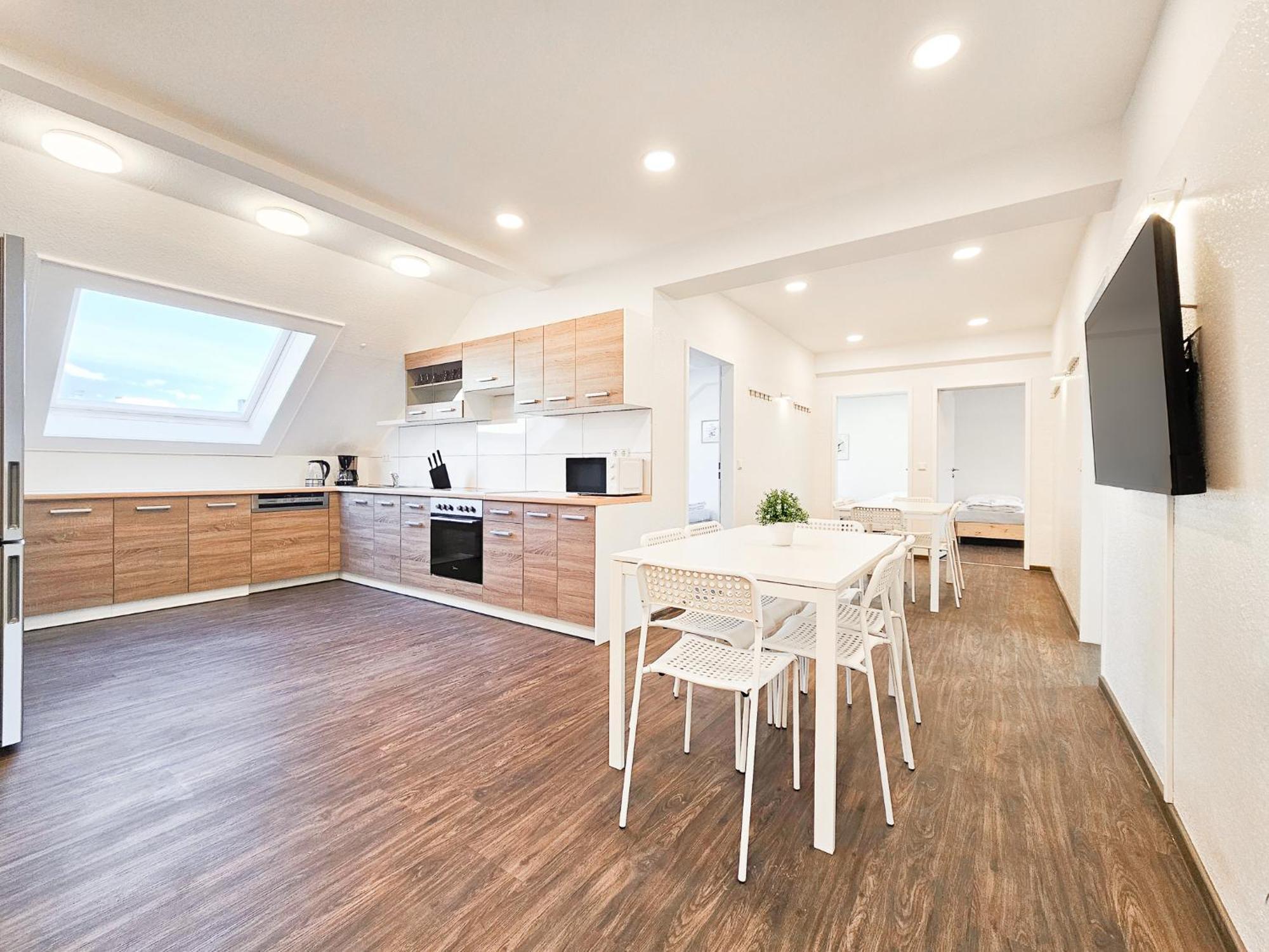 Raj Living - City Center Apartments With 5 Rooms - 10 Min Messe Dus デュッセルドルフ エクステリア 写真