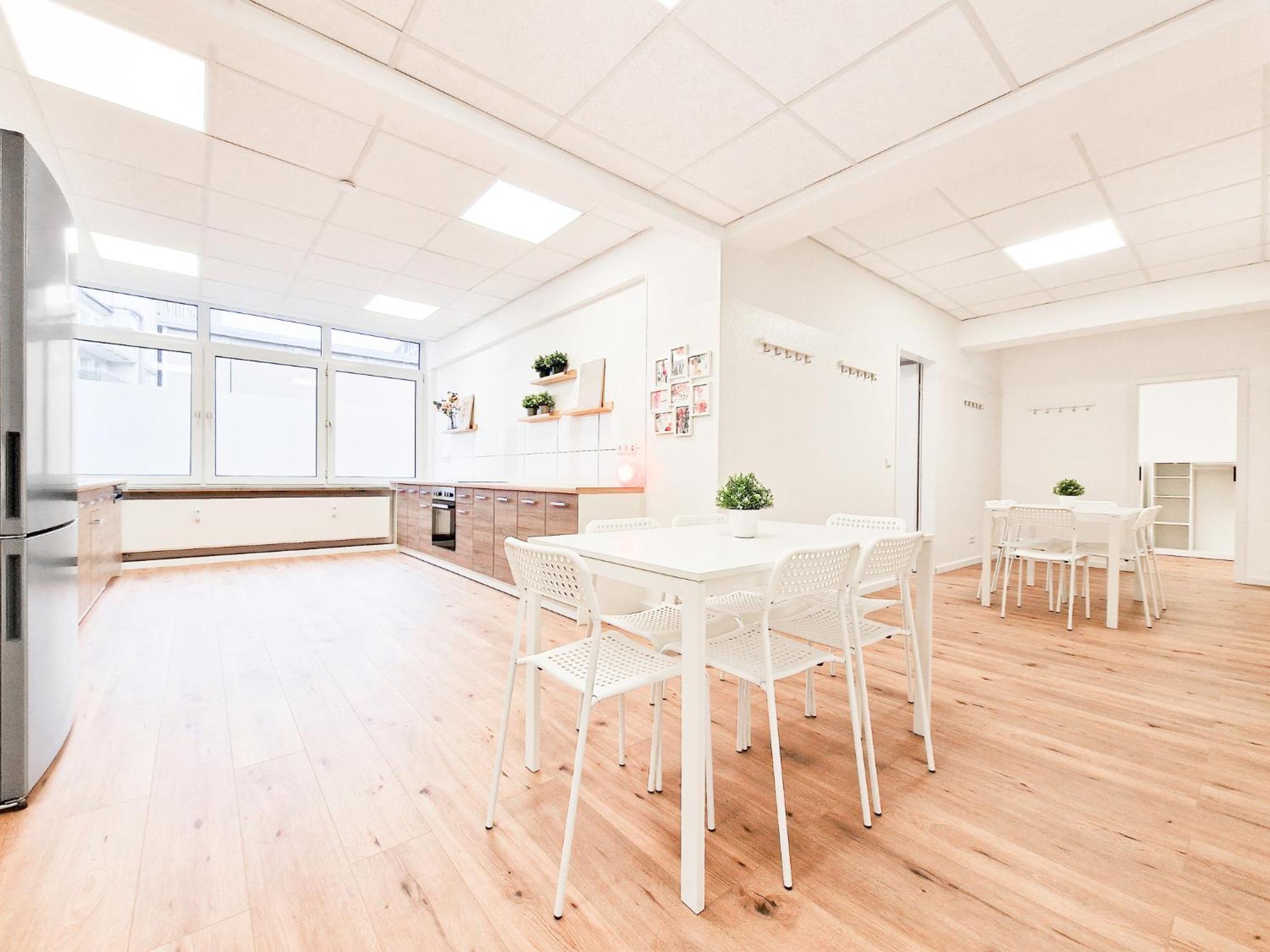 Raj Living - City Center Apartments With 5 Rooms - 10 Min Messe Dus デュッセルドルフ エクステリア 写真