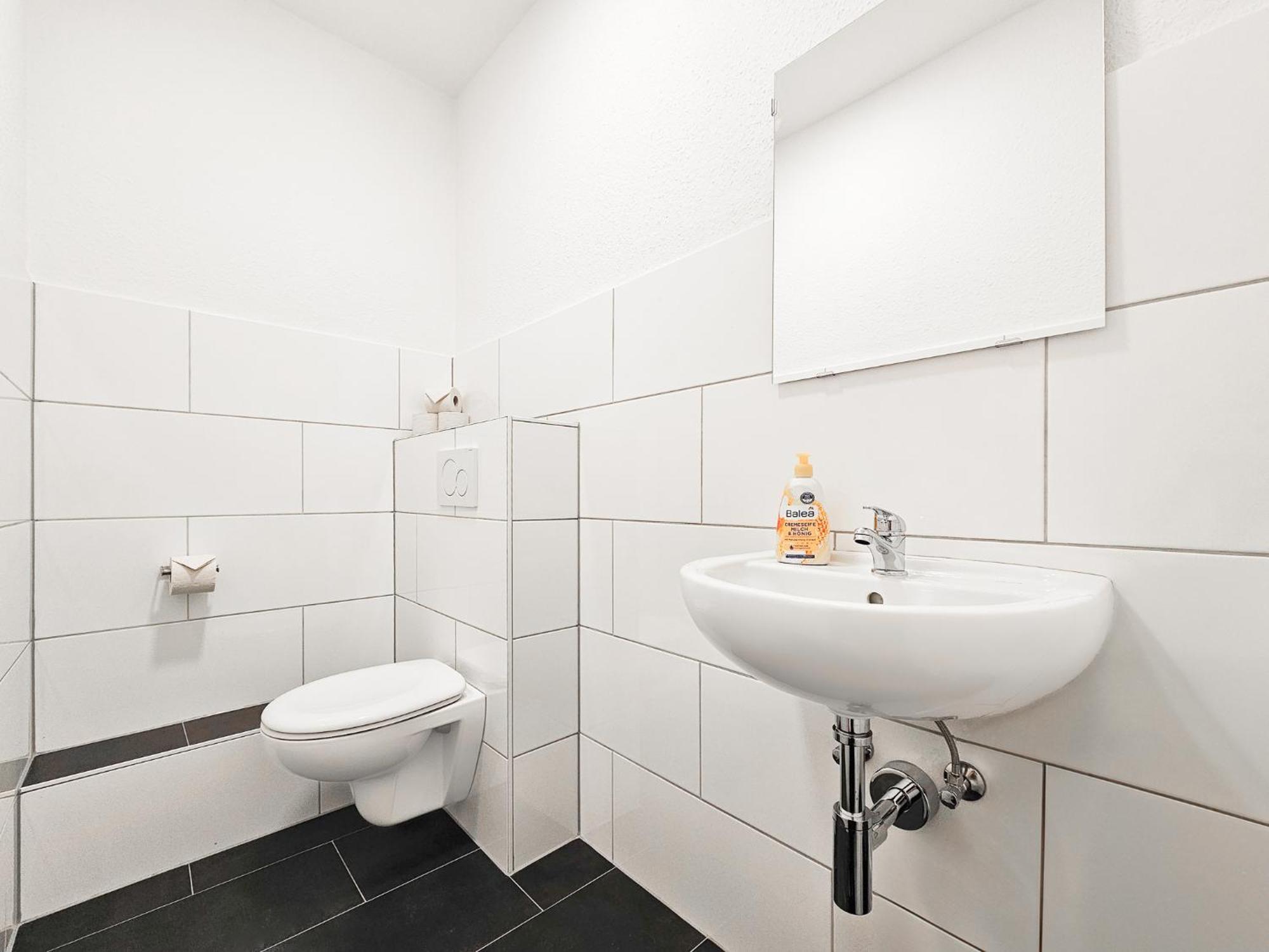Raj Living - City Center Apartments With 5 Rooms - 10 Min Messe Dus デュッセルドルフ エクステリア 写真