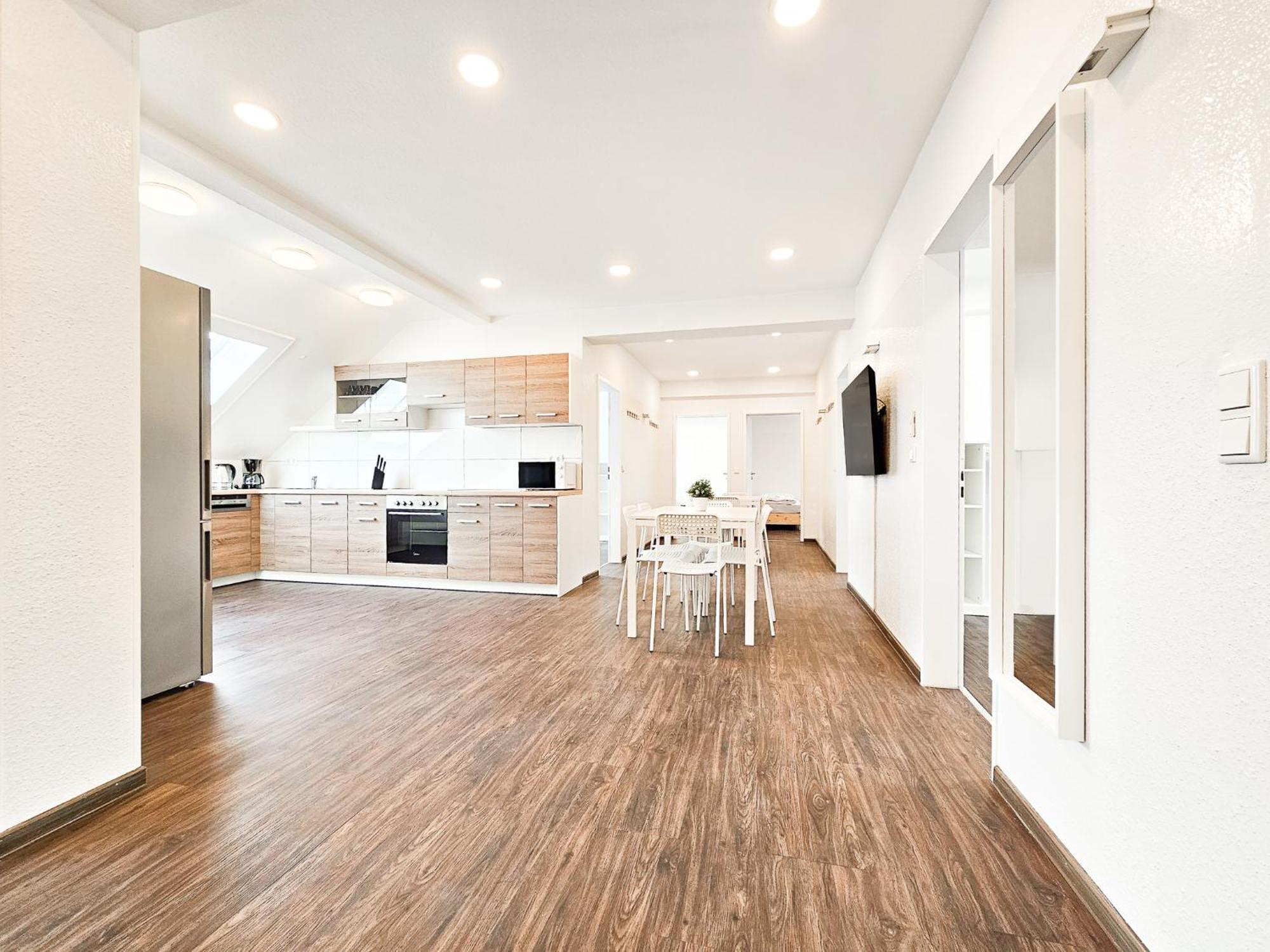 Raj Living - City Center Apartments With 5 Rooms - 10 Min Messe Dus デュッセルドルフ エクステリア 写真