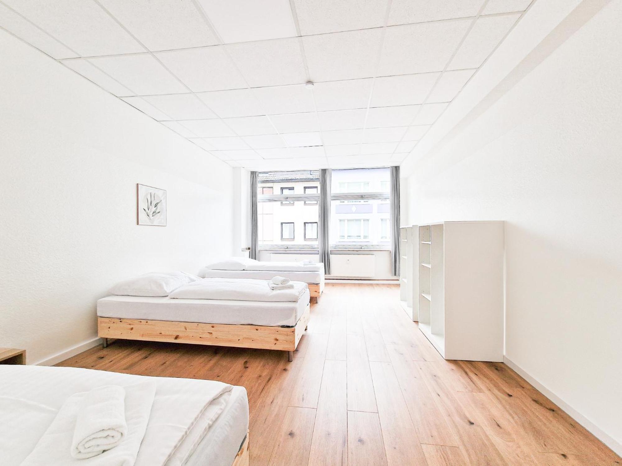 Raj Living - City Center Apartments With 5 Rooms - 10 Min Messe Dus デュッセルドルフ エクステリア 写真