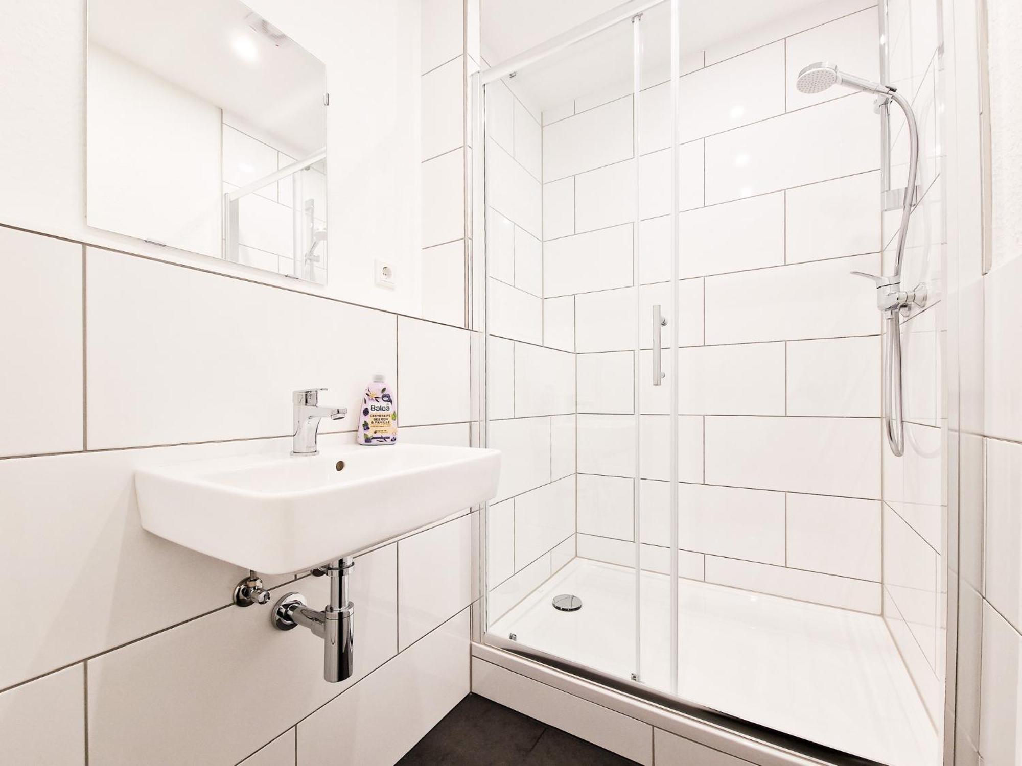 Raj Living - City Center Apartments With 5 Rooms - 10 Min Messe Dus デュッセルドルフ エクステリア 写真
