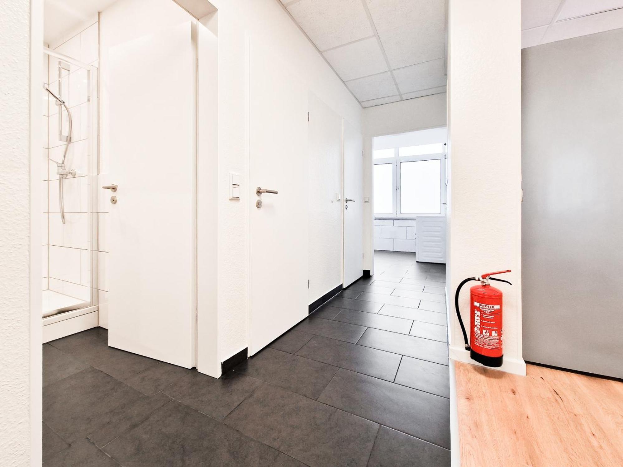 Raj Living - City Center Apartments With 5 Rooms - 10 Min Messe Dus デュッセルドルフ エクステリア 写真