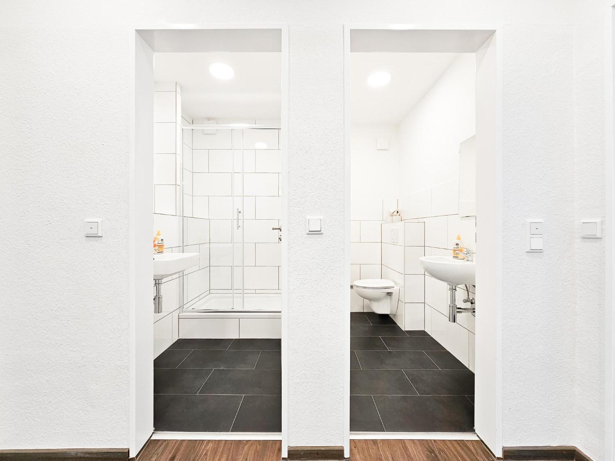 Raj Living - City Center Apartments With 5 Rooms - 10 Min Messe Dus デュッセルドルフ エクステリア 写真