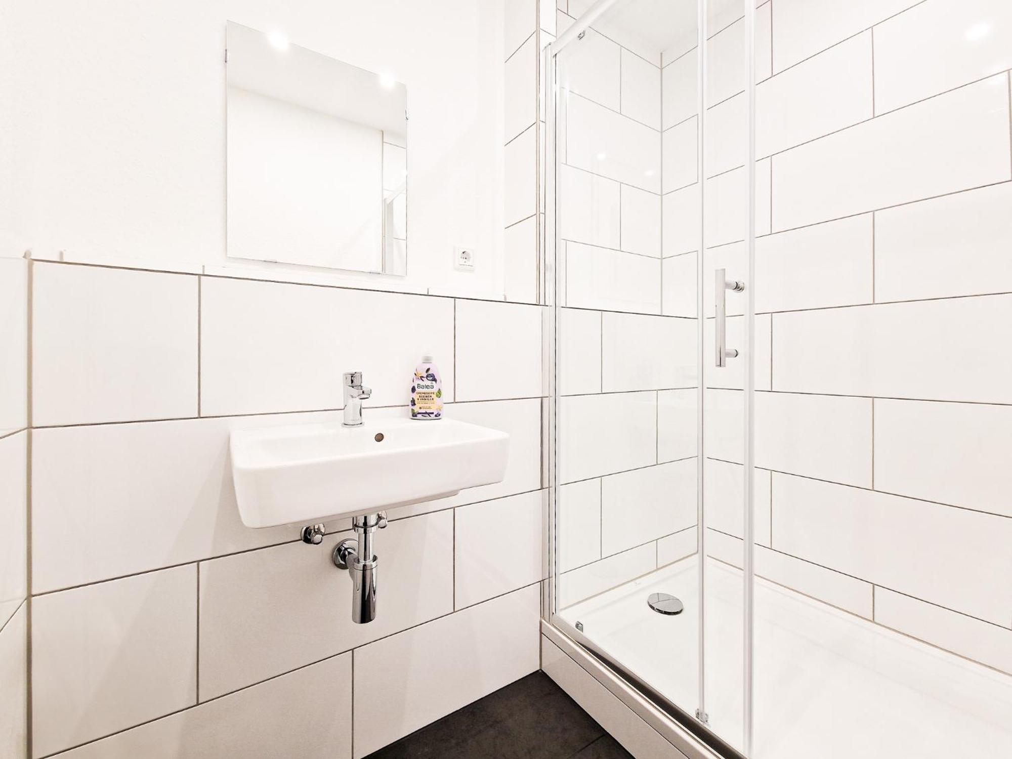Raj Living - City Center Apartments With 5 Rooms - 10 Min Messe Dus デュッセルドルフ エクステリア 写真
