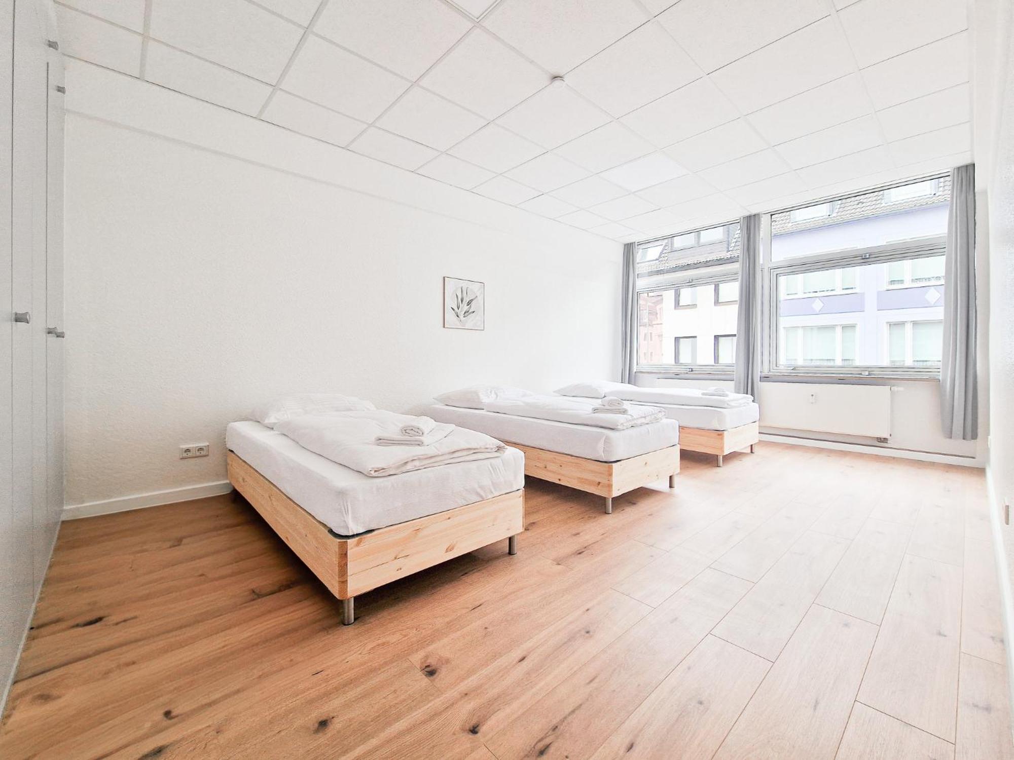 Raj Living - City Center Apartments With 5 Rooms - 10 Min Messe Dus デュッセルドルフ エクステリア 写真