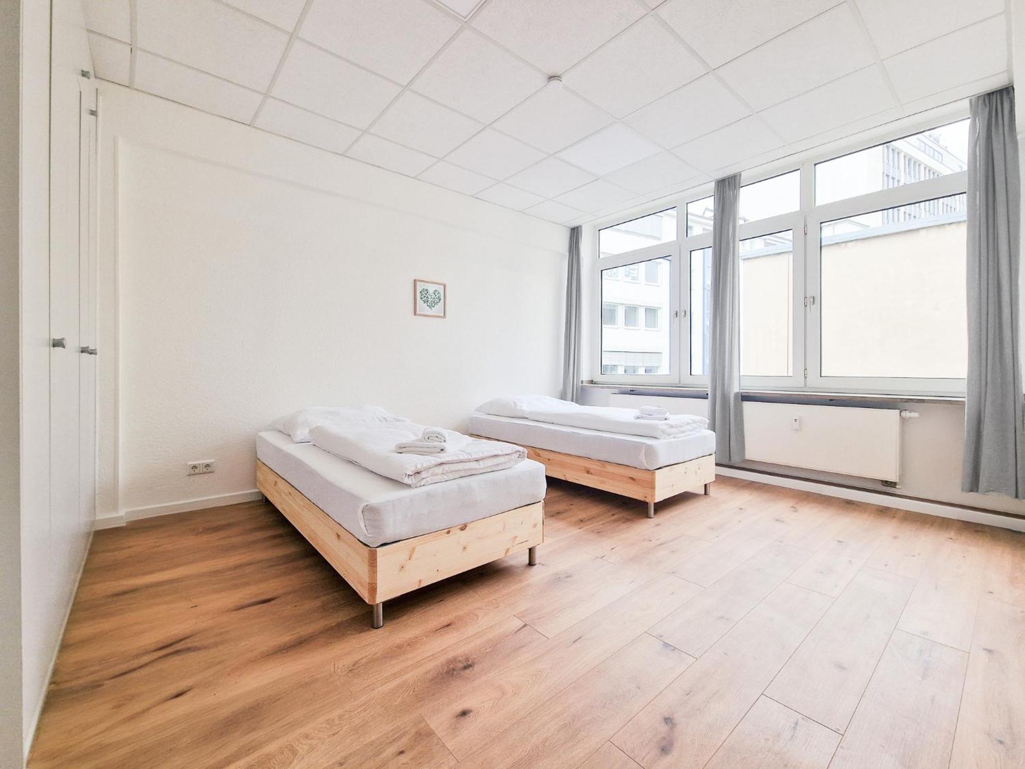 Raj Living - City Center Apartments With 5 Rooms - 10 Min Messe Dus デュッセルドルフ エクステリア 写真