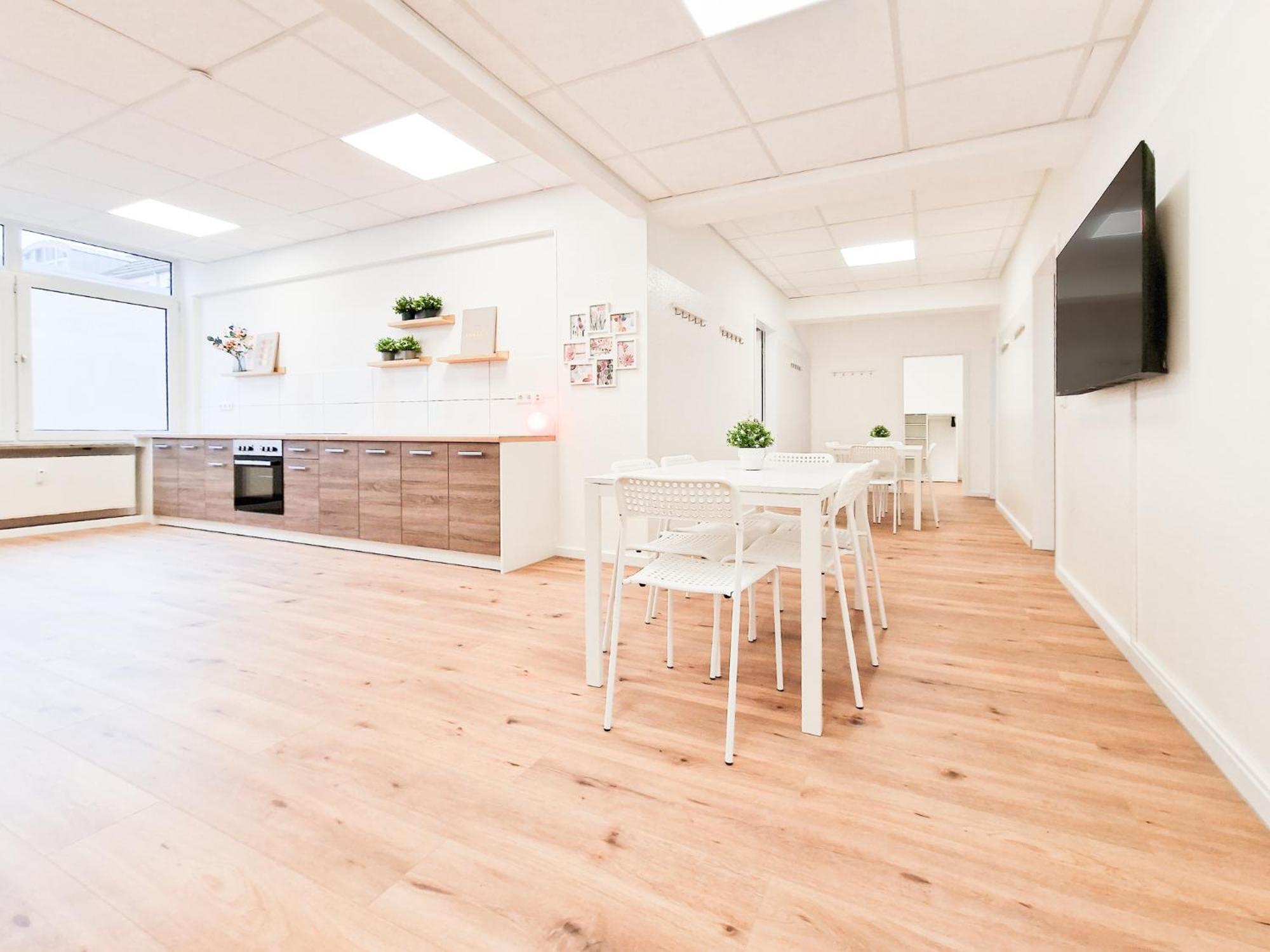 Raj Living - City Center Apartments With 5 Rooms - 10 Min Messe Dus デュッセルドルフ エクステリア 写真