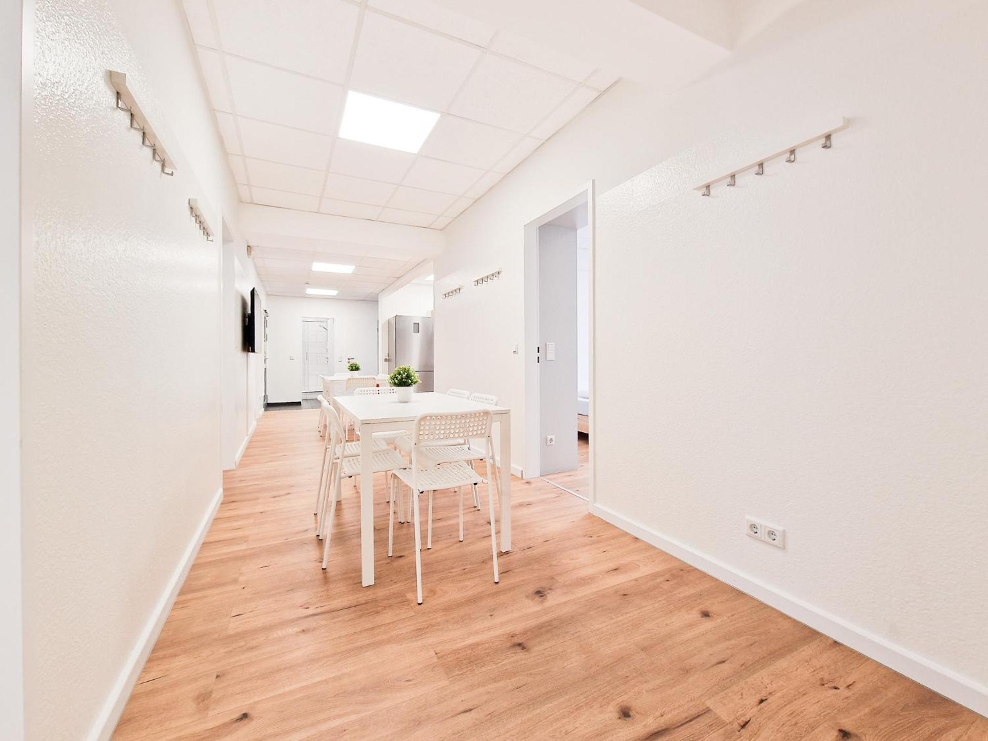 Raj Living - City Center Apartments With 5 Rooms - 10 Min Messe Dus デュッセルドルフ エクステリア 写真