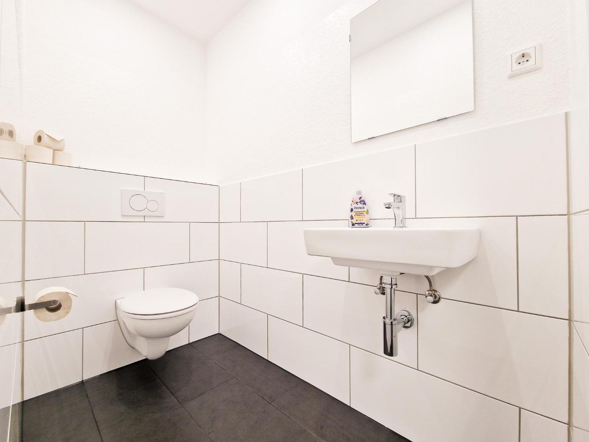 Raj Living - City Center Apartments With 5 Rooms - 10 Min Messe Dus デュッセルドルフ エクステリア 写真