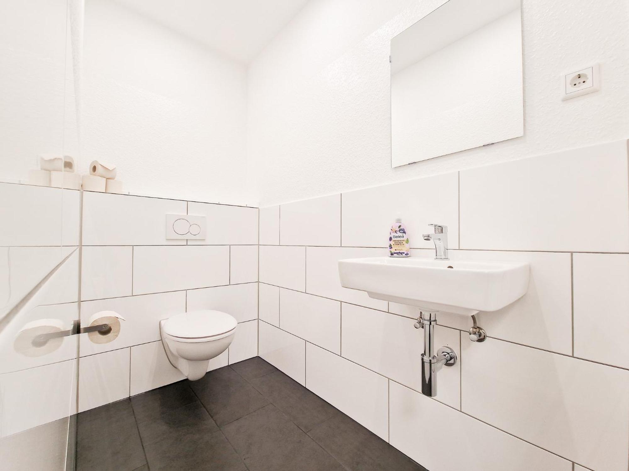 Raj Living - City Center Apartments With 5 Rooms - 10 Min Messe Dus デュッセルドルフ エクステリア 写真