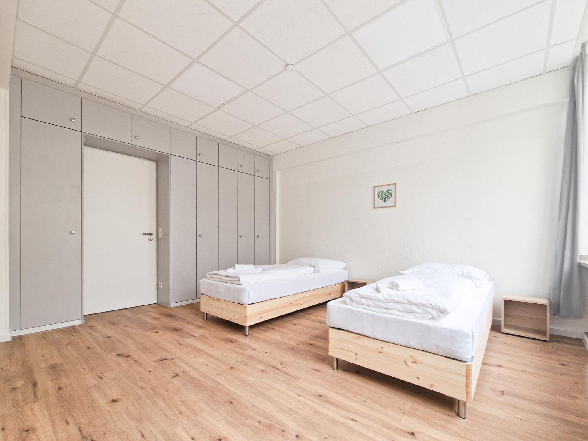 Raj Living - City Center Apartments With 5 Rooms - 10 Min Messe Dus デュッセルドルフ エクステリア 写真